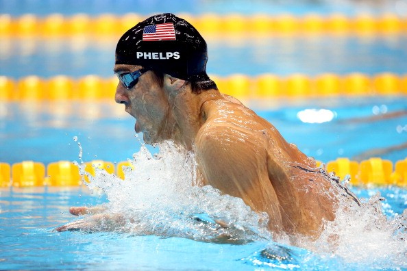 Ở chung kết 200m hỗn hợp nam, huyền thoại Olympic Michael Phelps giành được chiếc huy chương Olympic thứ 20 trong sự nghiệp khi vượt qua người đồng hương Ryan Lochte để đoạt HCV với thành tích 1'54.27.